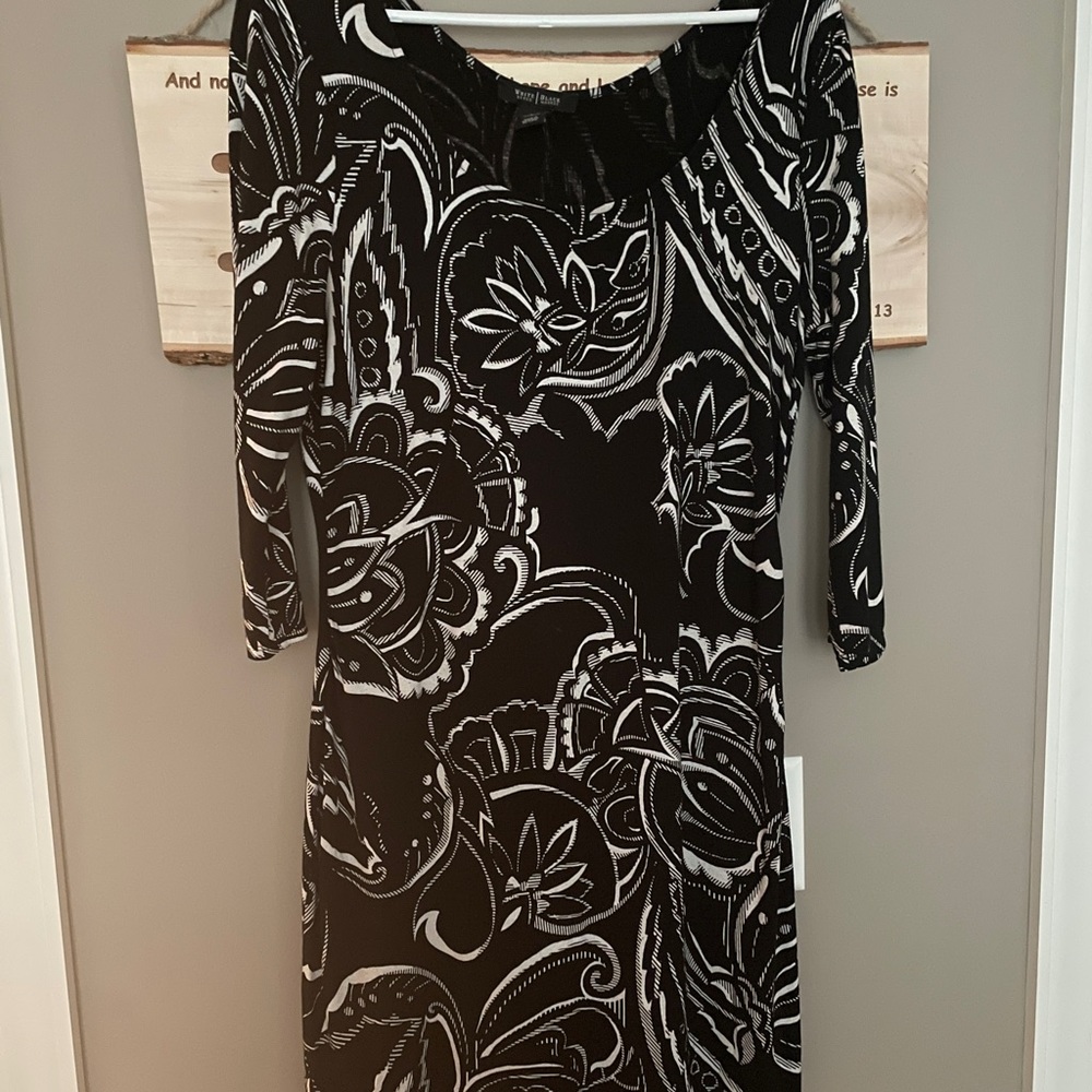 Dress/Stunning Whitehouse Black Market dress in perfect condition.